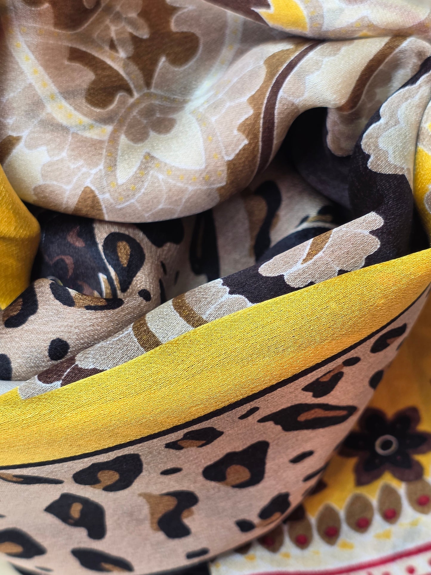 Foulard Soie Premium – Rectangle 170 x 60 cm Noir et jaune