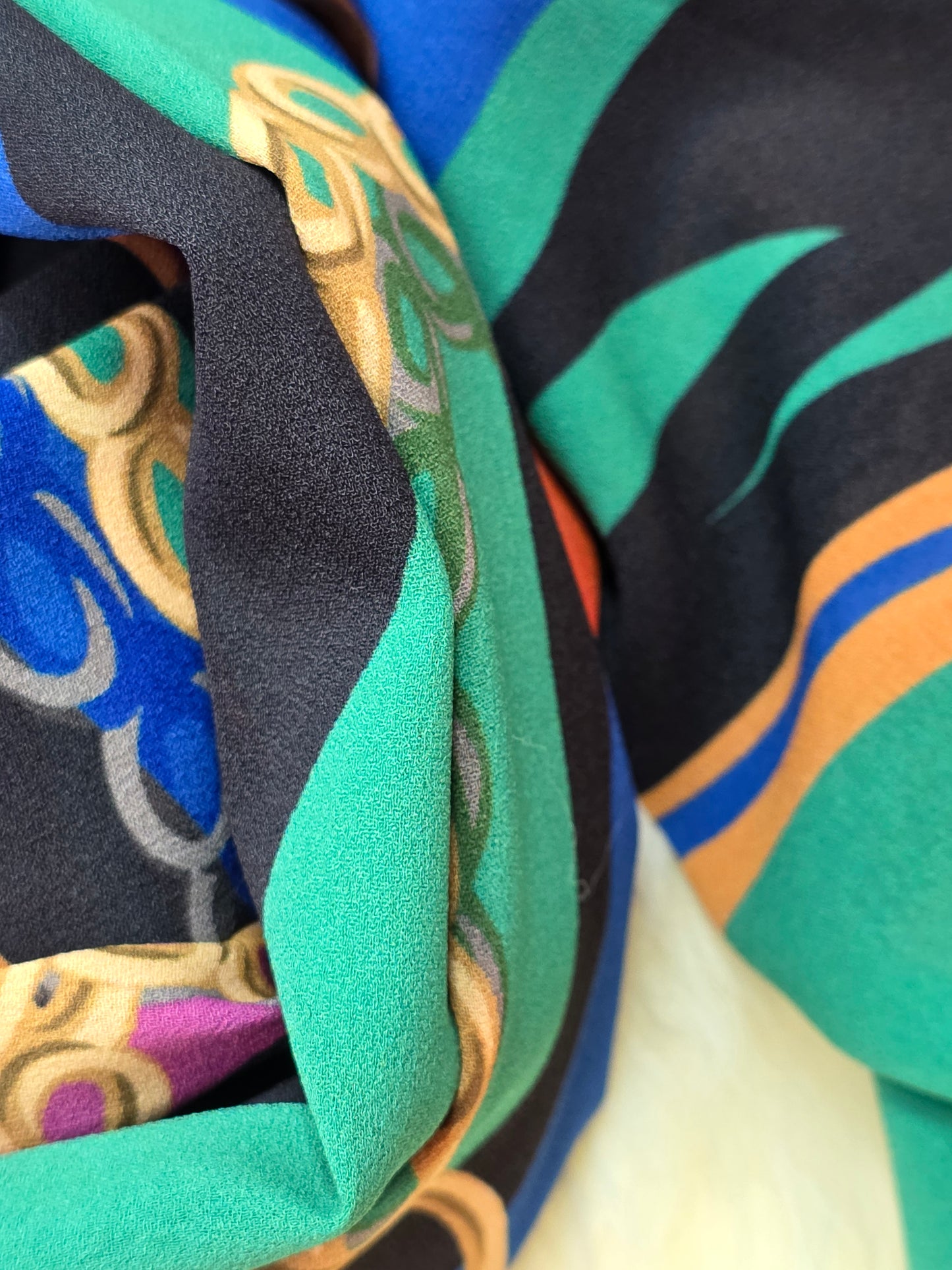 Foulard en Crêpe d'Italie 170×60 cm Modèle VO
