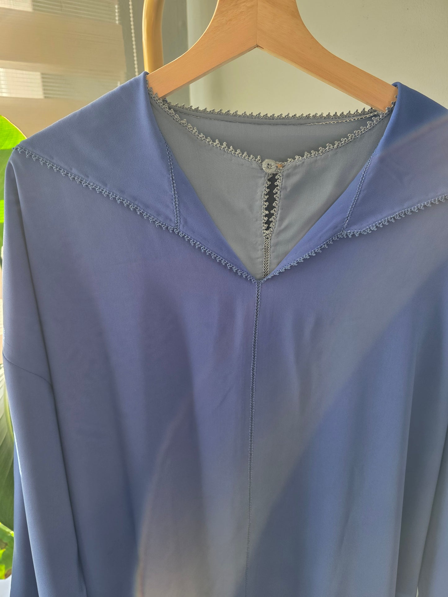 Jellaba bleu deux pièces simple en crêpe