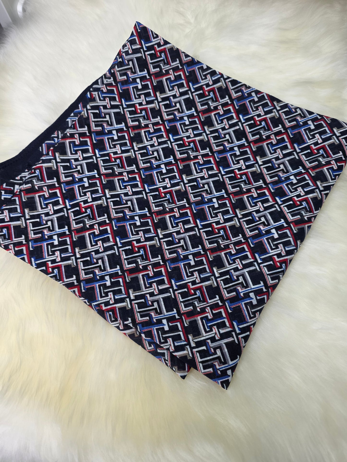 Foulard en Crêpe d'Italie Opaque 170×60 cm Modèle TM