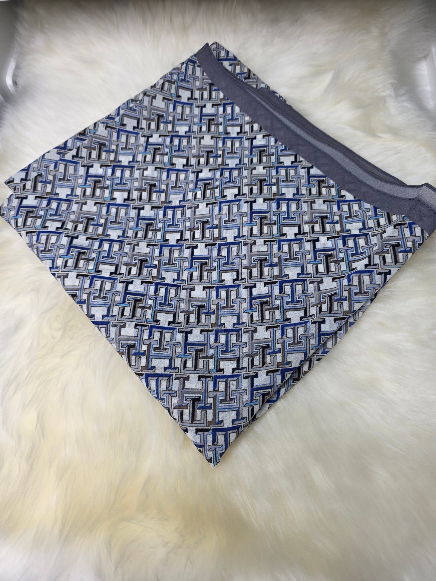 Foulard en Crêpe d'Italie Opaque 170×60 cm Modèle TM