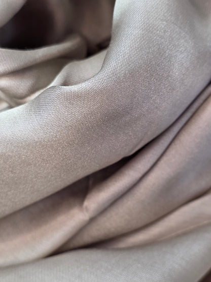 Foulard en Fibre de Soie Uni 170×60 cm couleur Taupe