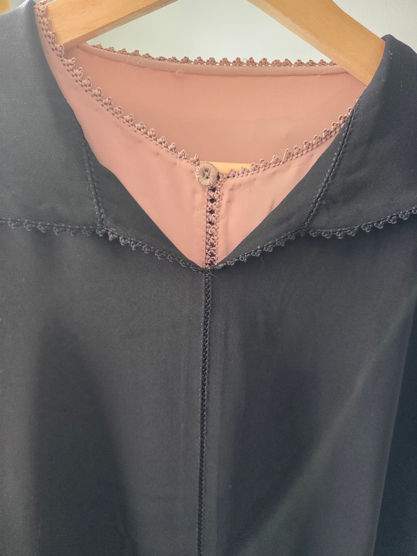 Jellaba deux pièces simple en crêpe Noir & Beige nude